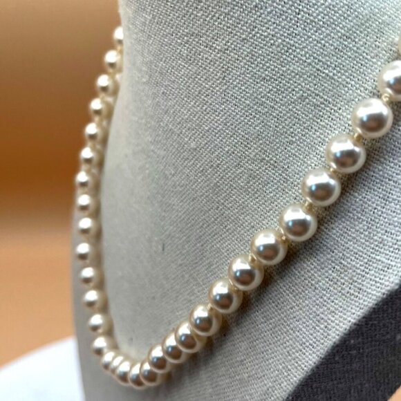 Vintage Glass Faux Pearl Necklace     A97 - Picture 3 of 7